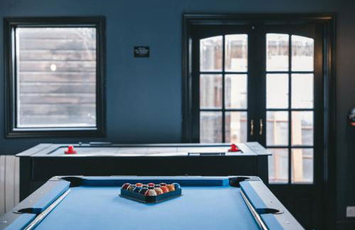 Large 7 Bedroom House for Families and Work Crews Hot Tub Parking Wi-Fi sleeps 17 - Foto 46