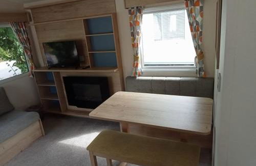 New 2 bed holiday home with decking in Rockley Park Dorset near the sea - Photo 15