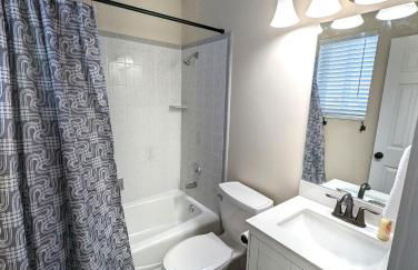 Cute Spacious Home - Photo 15