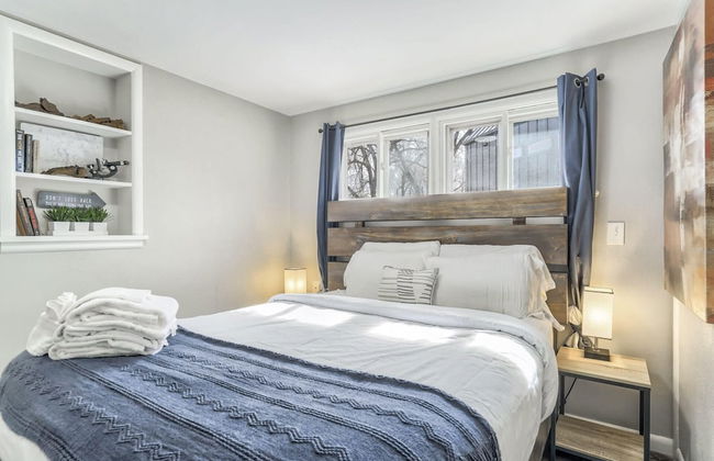 5BD Dog Friendly Family Getaway Near Downtown! - Photo 6