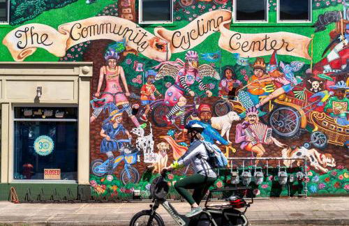 Stay Portland - The Tiny Oasis Steps to Local Coffee & Restaurants - Photo 31