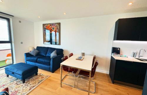 Stunning Beach Front Apartment with Sea views, FREE Parking & Balcony - Foto 19