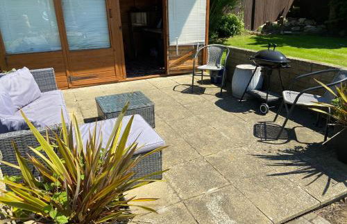 BeRo Bungalow with a hot tub & a large garden! - Foto 38