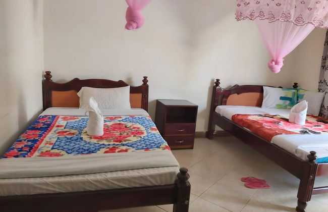 Famko Hotel - Sleeps 24 - Parking - Garden - Foto 2