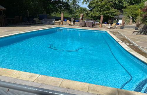 3 Bedroom Lodge Hotub pool in Horsley Surrey UK - Photo 42
