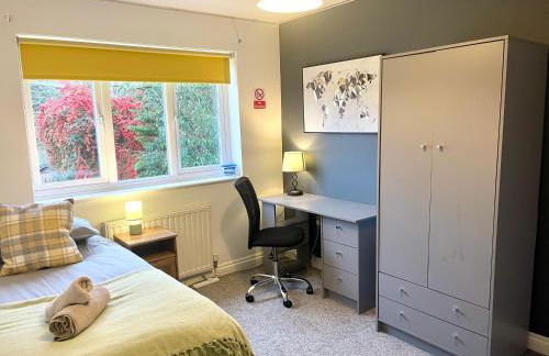 Large 5 bed detached house near Stansted Airport with Parking for 2 vehicles! Stansted Stays - Foto 6