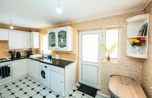 Family & Group Stay in Manchester - Free Parking - Foto 20