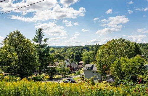 Berkshire Vacation Rentals: Centrally Located Historical Home - Foto 32