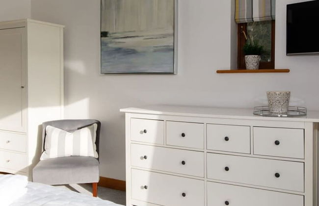 Serene Riverside 6BR Luxury Retreat in Curdridge - Photo 36