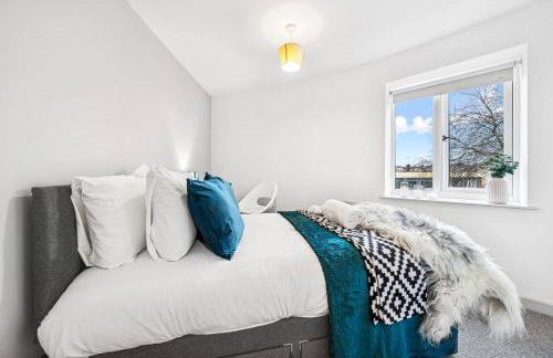 Modern & Cozy Private Double Room - Shared House by AltoLuxo Short Lets & Serviced Accommodation with Free WiFi & Parking - Foto 27