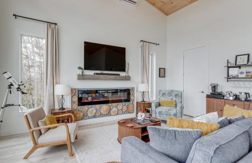 Mtn-View Hidden Falls Cabin with Hot Tub and Deck - Foto 7