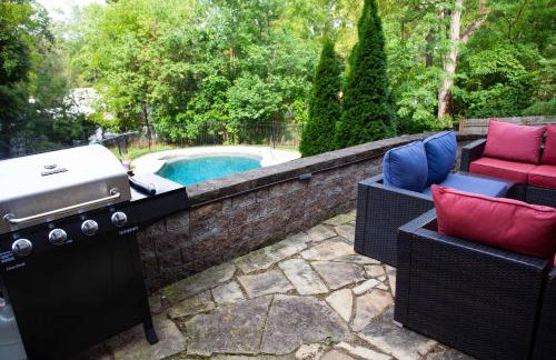 Lakeview on Main Pool Fire Pit and Walkable - Foto 30