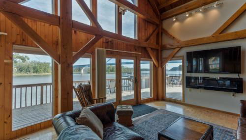 Custom Waterfront Lodge, 4 bed, 4 Bath, Sleeps 12! - Foto 3