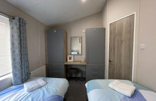 Elegant Lodge in Peaceful Holiday Resort - Photo 5