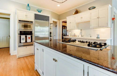 Charming MPLS Home with Patio - Walk to Uptown! - Foto 13