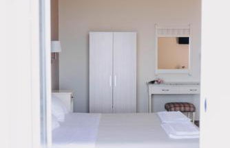 Lorraine's Cottage Style Studios, shared swimming pool and bbq only for guests at Simotata village - Photo 49