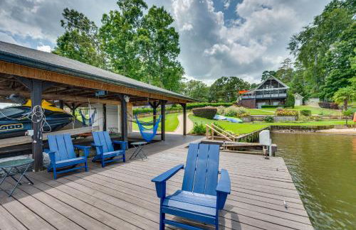 Luxe Lake Sinclair Living Private Dock and Beach! - Foto 1