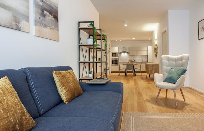 Charming Home - Photo 18