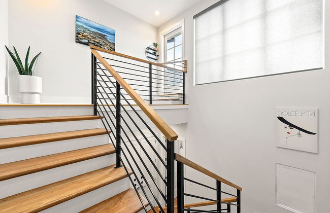 Stylish Midtown Home w Rooftop Views by Silverx - Foto 44