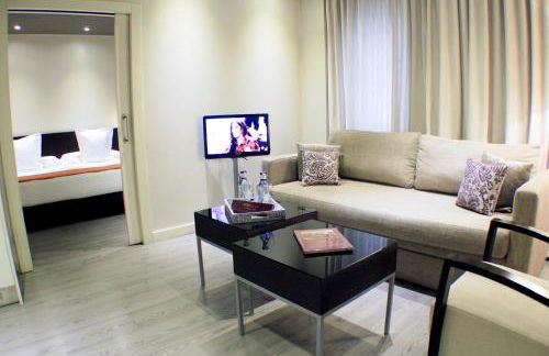 Suites Viena Plaza de España - Photo 8