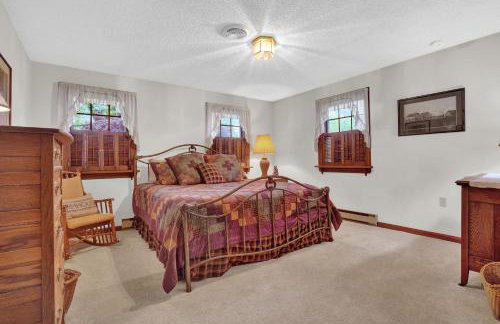 Spacious Antique Charm Home by Leavetown Vacations - Foto 12