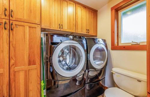 Walk-In Skiing/Tubing Across at Summit East - Foto 27