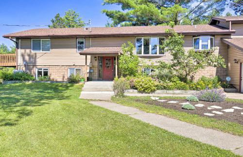 Simple Cranberry and Wine Farm Home with Fire Pit! - Photo 1