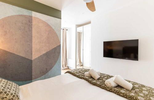 New- 8 pers devant le parc de la villette - Foto 7