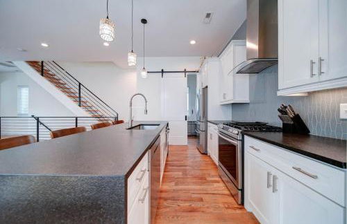 Luxe Townhome Rooftop Hot Tub Parking - Photo 71