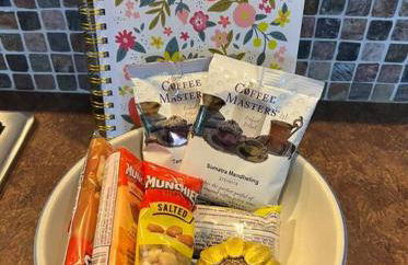 Entire 2br 2ba hilltop view home Sleeps 8 pets 4 acres Jacuzzi Central AC Kingbeds Office Free WiFi Parking Full Kitchen Refrigerator Washer Dryer Furnished Three 3 Large Sunset Dining Patios Grill Stovetop Oven Hiking Wildlife Firepit Quiet very Secluded - Foto 47