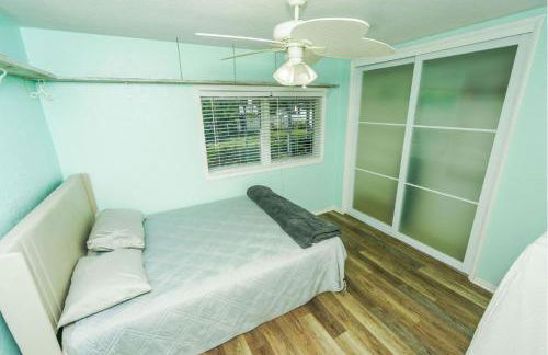 Cozy Beach Walk Home 3BR 2BA + Priv Yard + SmartTV - Foto 25