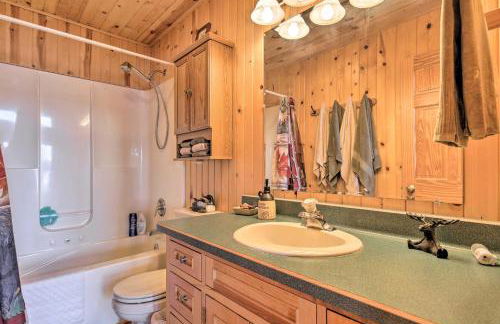 Hurley Lakefront Hideaway with Fire Pit and Dock! - Foto 12