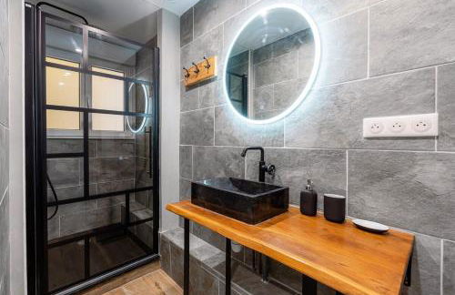 Terrasse et balnéo au cœur de Monplaisir - Photo 9