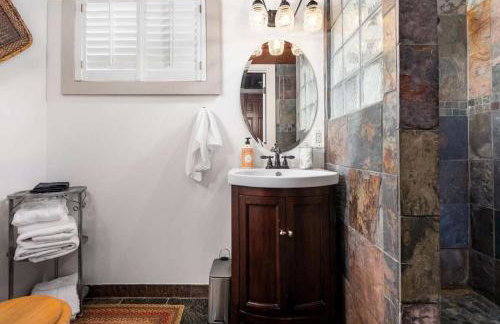 Charming Geneva Cottage Walk 4 Blks to Downtown - Foto 27