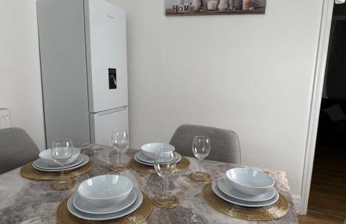 Spacious 3 Bed House Perfect for Contractors & Families with free Wi-fi and Parking - Foto 50