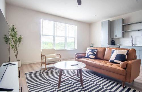 Comfortable 1BR Suite w Pool Parking Gym 08 - Foto 17