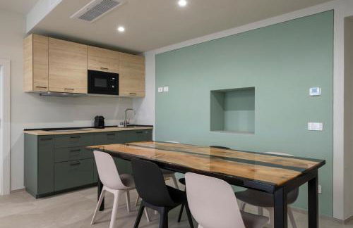 Front Lake Como - 3 Bedrms with AC, Free Parking and Wifi - Foto 14