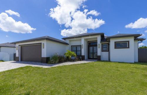 KING BED - FREE Pool Heat - 85 in TV - 4BR Villa - Foto 12