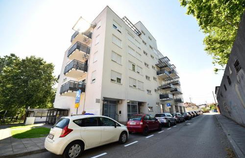 BLOCK APARTMENT PARK with private garage parking - Foto 20