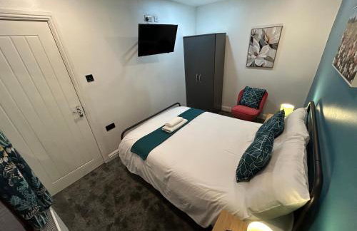 Minstead Houses 5 Bedroom Large House inc 3 Twin Rooms B24 just off M6-J6 Free Parking Driveway 2 Showers Bath 2 WCs Fast Wi-Fi Garden Airport NEC Contractor HS2 Teams Weekly Stays Welcomed Best-in-Class - Foto 9