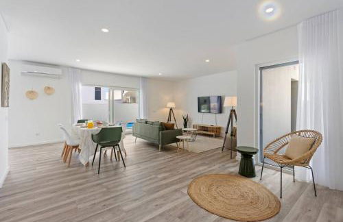 Modern Villa with Private Pool Near Baleal Beach - Photo 18