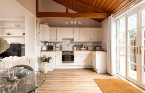 Luxurious Snowdrop Cabin with Private Hot Tub - Photo 4