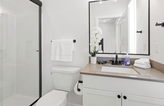 Touch of Class Stunning 5 Bdr! - Photo 28