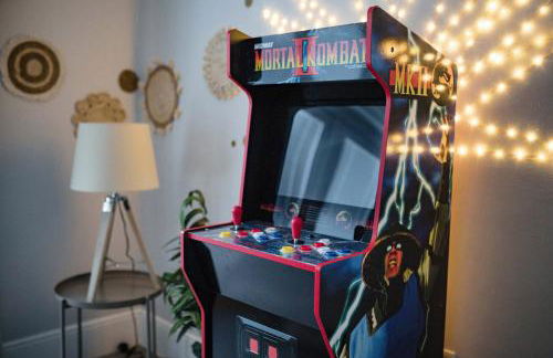 Leeds 4-bed house - hot tub, parking & games - Foto 12