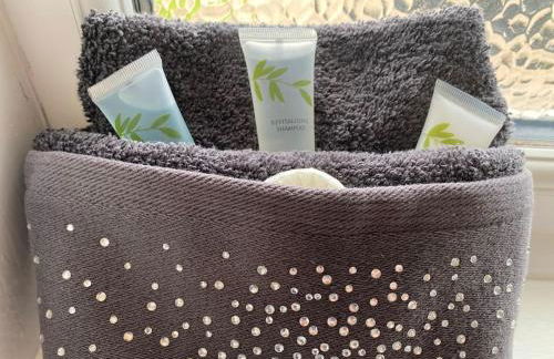 Cosy bungalow with views, walks, garden & parking. - Foto 58