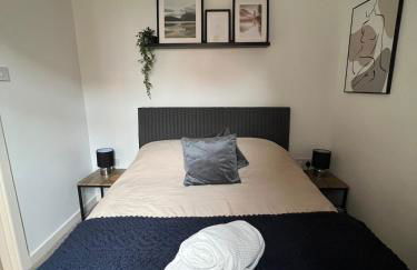 1 Bed Apartment Marple with Work Space - Foto 12