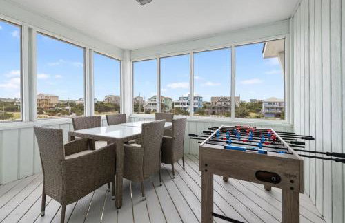 Elegant Updated Oceanfront Home with Pool & Hot Tub - Photo 44