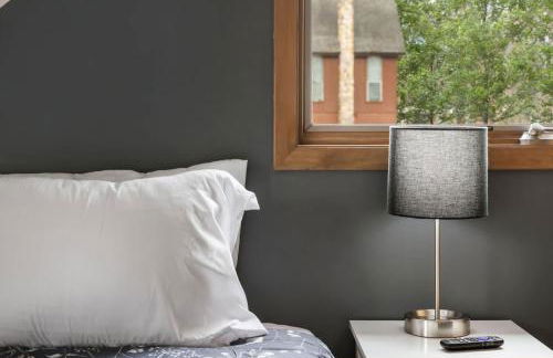 Two Cabins Retreat in Woods Resort - Dog-Friendly - Foto 24