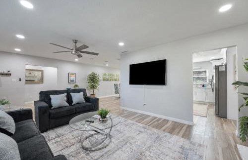 Wood Circle House - Dog Friendly with Fenced in Backyard - Foto 40