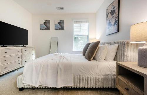 Landing Stylish 2BD Gym Clubhouse - Photo 22